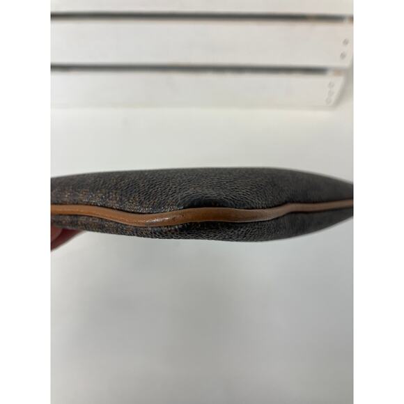 MICHAEL KORS LARGE BROWN, TAN SIGNATURE PRINT WRISTLET - Picture 7 of 11